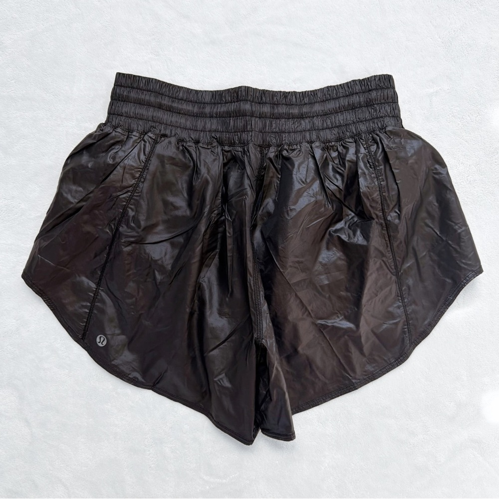 NWT Lululemon Hotty Hot High-Rise Lined Short 4” *Matte Sheen – Black – Size 6 - Picture 4 of 11